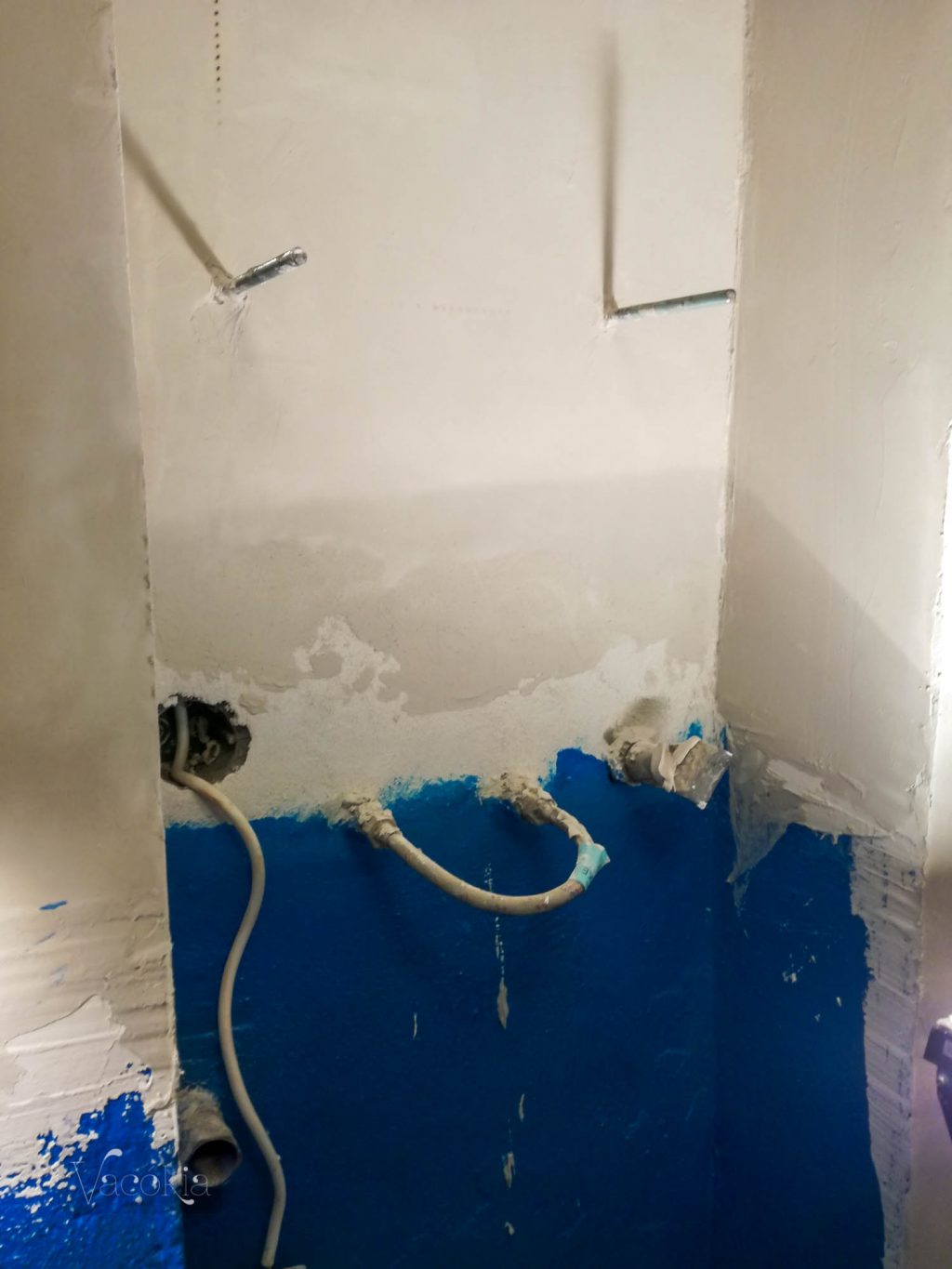 Ebben a ficakban lesz a 80 literes villanybojler, alatta a vécé