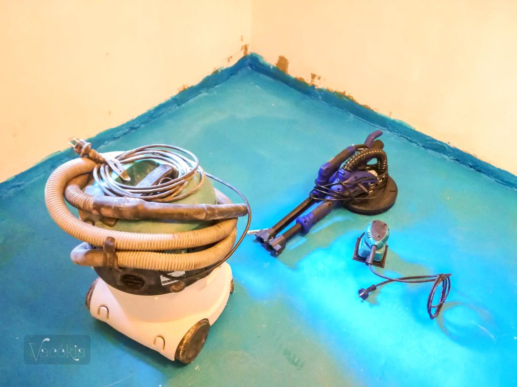 Ezekkel a célszerszámokkal csiszolják meg a falat, hogy sima legyen