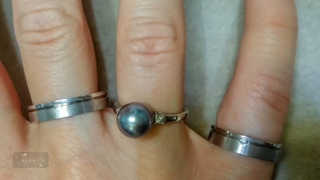 A gyöngyös gyűrűt is vittem magammal, hogy lássuk, hogyan festenek együtt