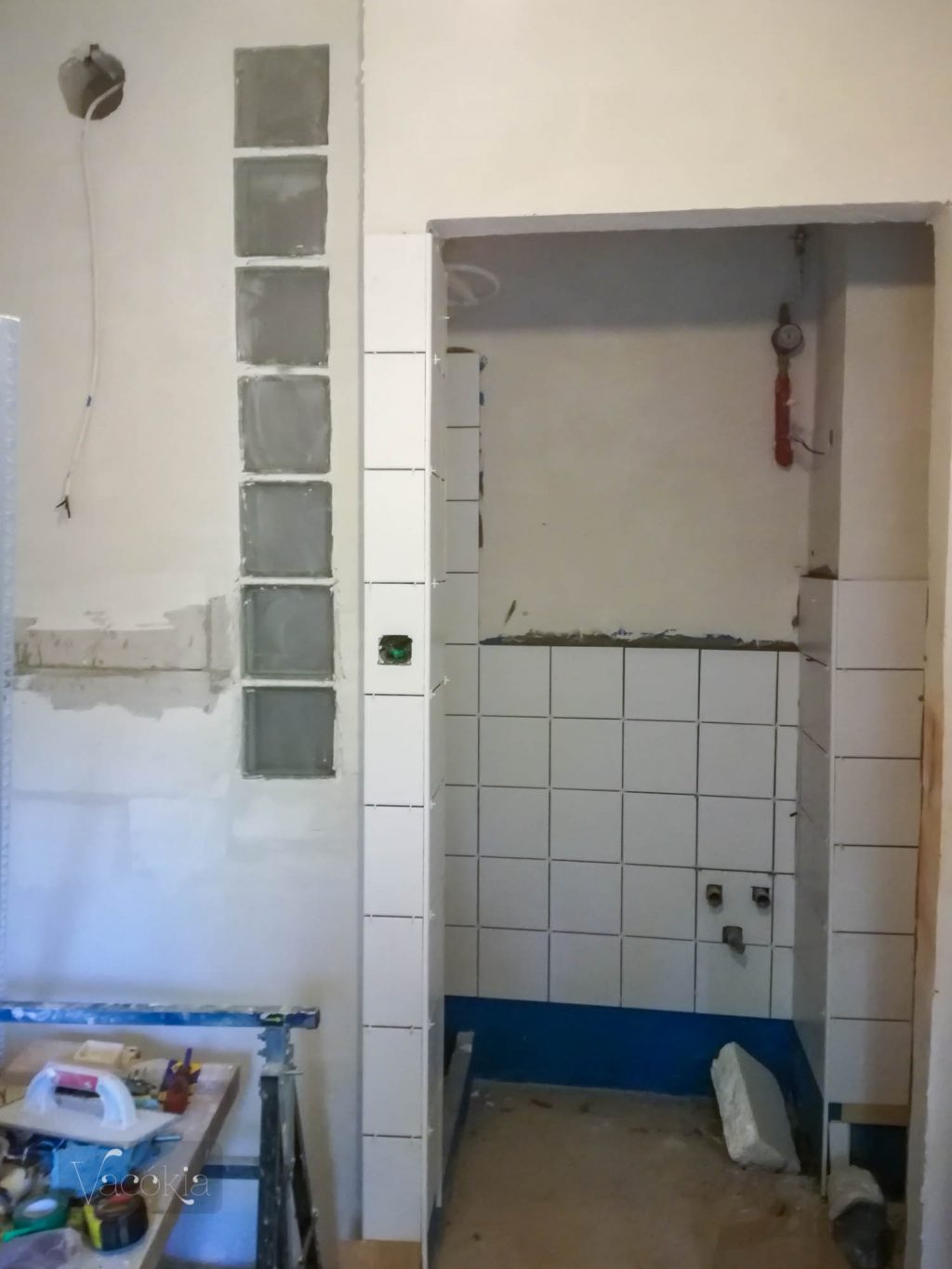 A csempén kívül lesz némi falfelület is a fürdőben