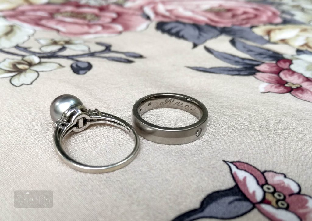 Az íves belső profil kényelmessé teszi a karikagyűrűt