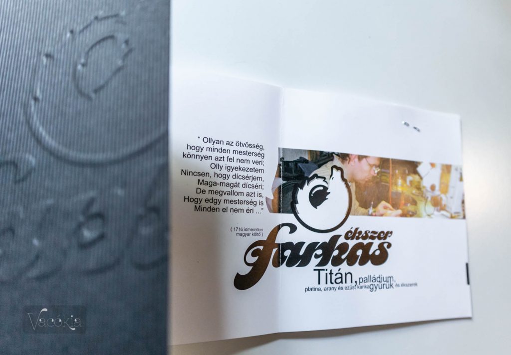 Ezt a füzetkét kaptuk a gyűrűk mellé