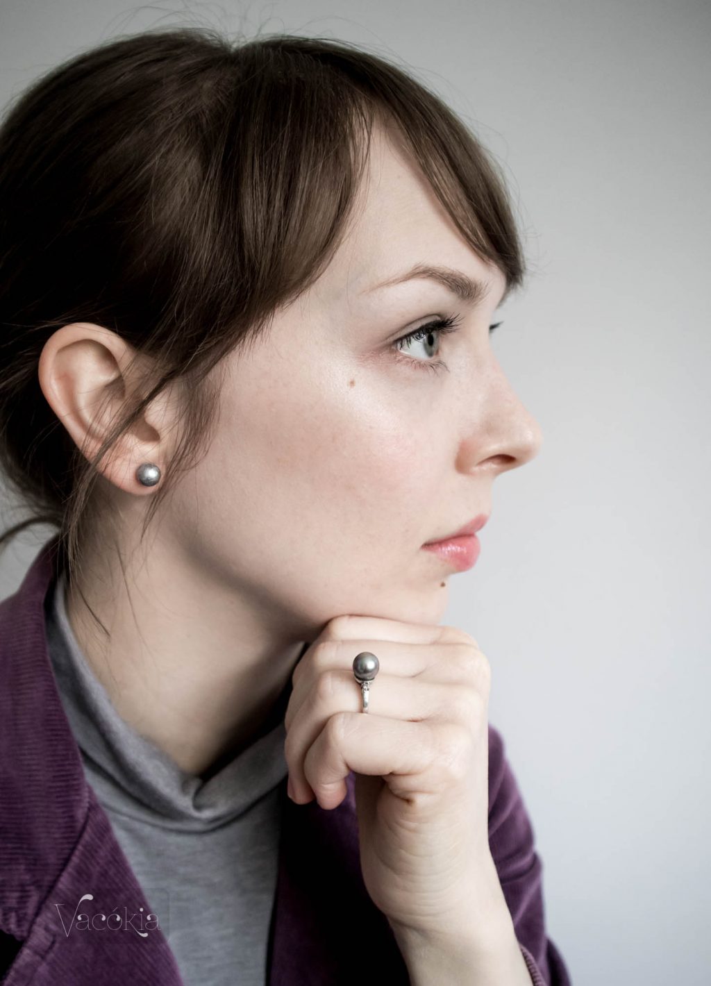 Ez a gyöngyös eljegyzési gyűrű. Vajon milyen gyűrű kerül a másik kezemre?