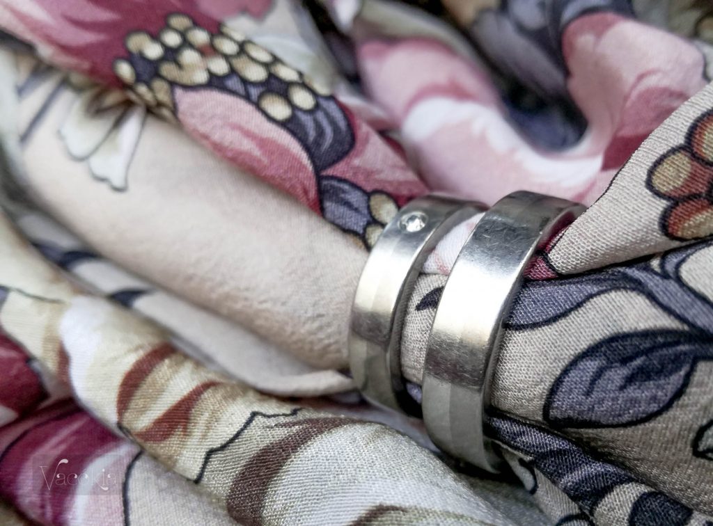 A szálhúzott felület kifényesedett az évek során