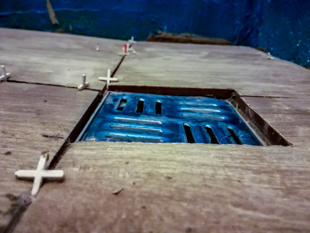 És alacsonyabbra vágták a lefolyó műanyagját, mint kellett volna