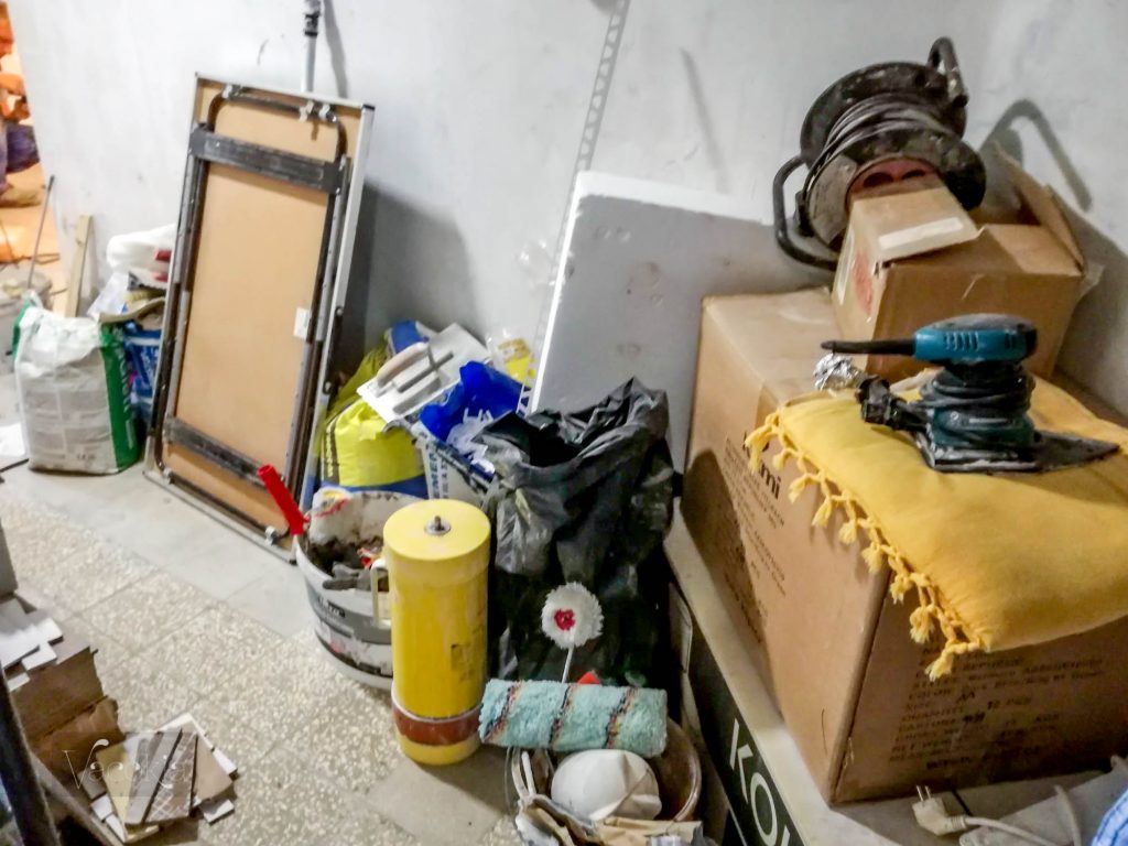 Mindeközben ilyen hívogatóan nézett ki a folyosó