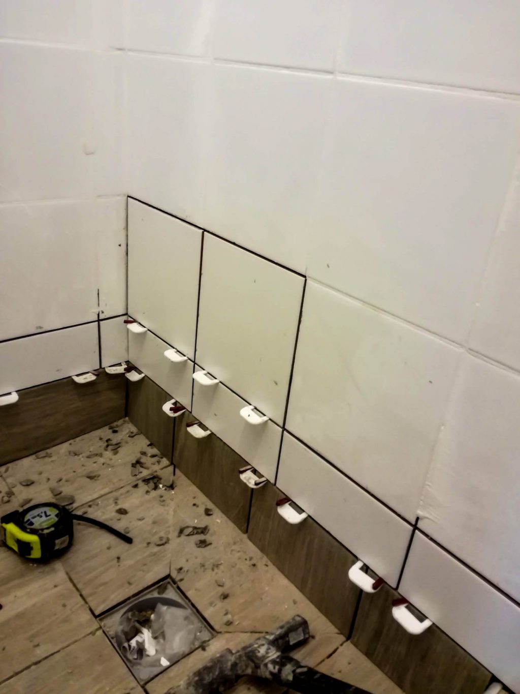 A két felső lap újonnan lett betéve, mert a munkálatok közben lecsorbult a helyükön levő