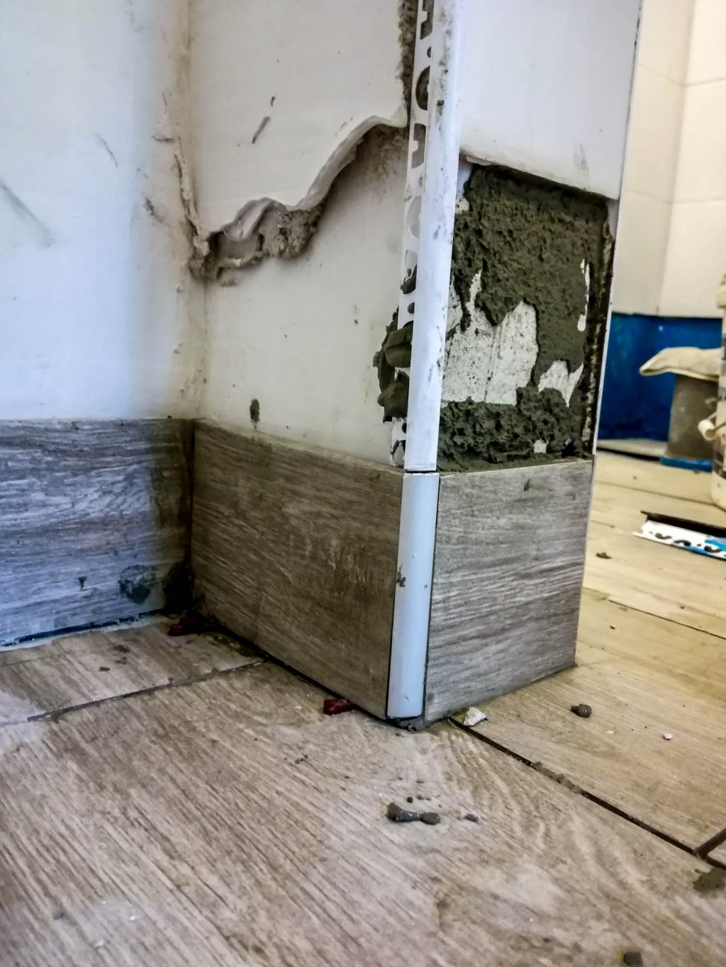 Ahol fehér élvédő fut, ott azt kértem, hogy folytassák ezüstszínűvel