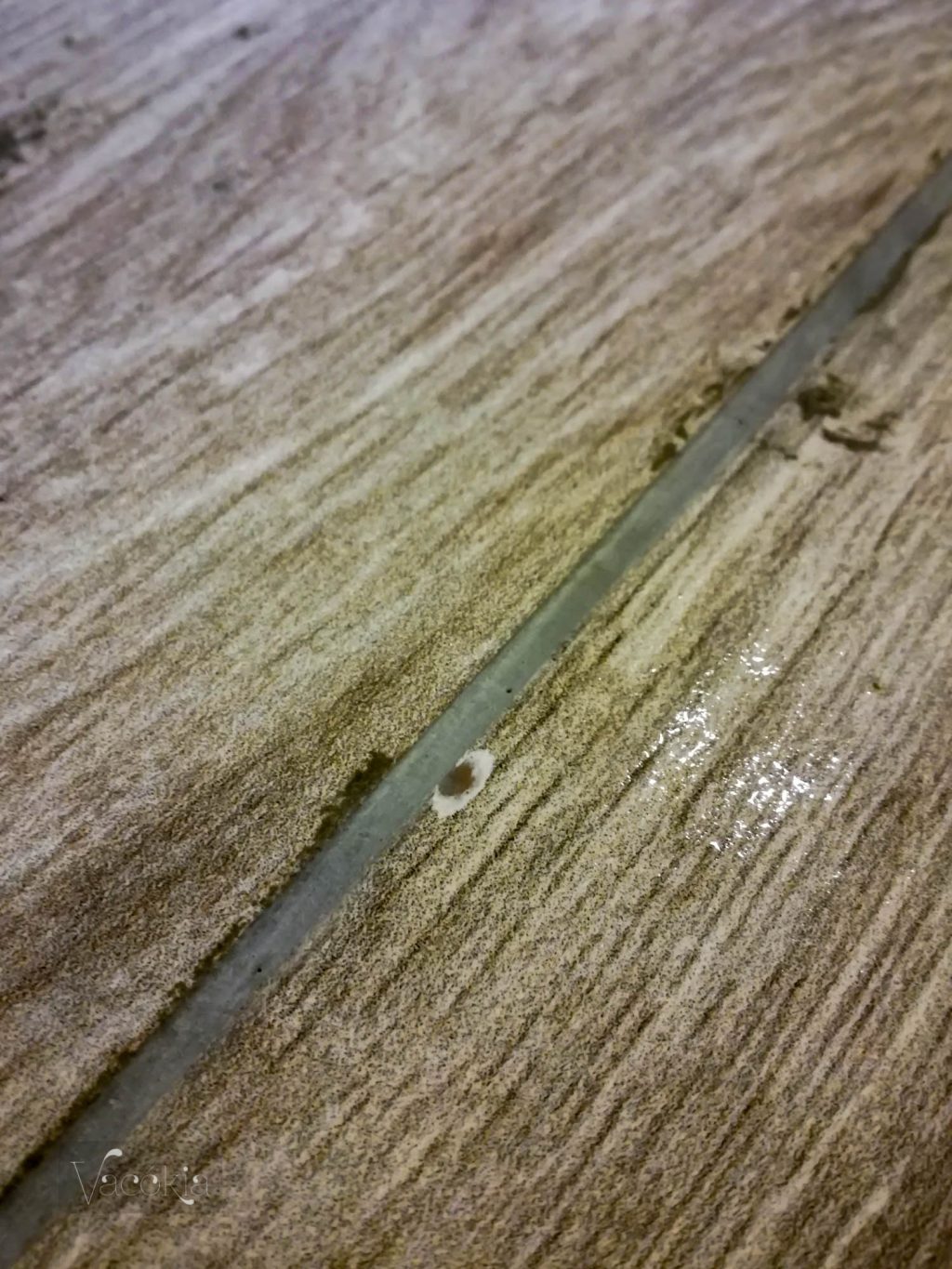 Fugázás után felmostam a frissen letett padlóburkolatot, és ezt láttam a lakás közepén