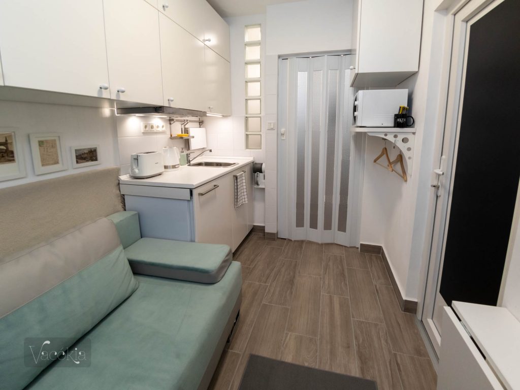 A tárolókapacitást is kimaxoltunk, mégse olyan érzés, mintha ránk akarnának szakadni a felsőszekrények